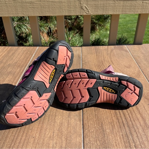 Keen Pink Waterproof Water Shoes Sandals Size 3 - Picture 3 of 4